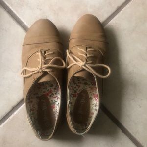 Tan lace up flats